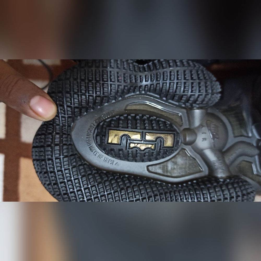 Nike Lebron Xix - Picture 8 of 15